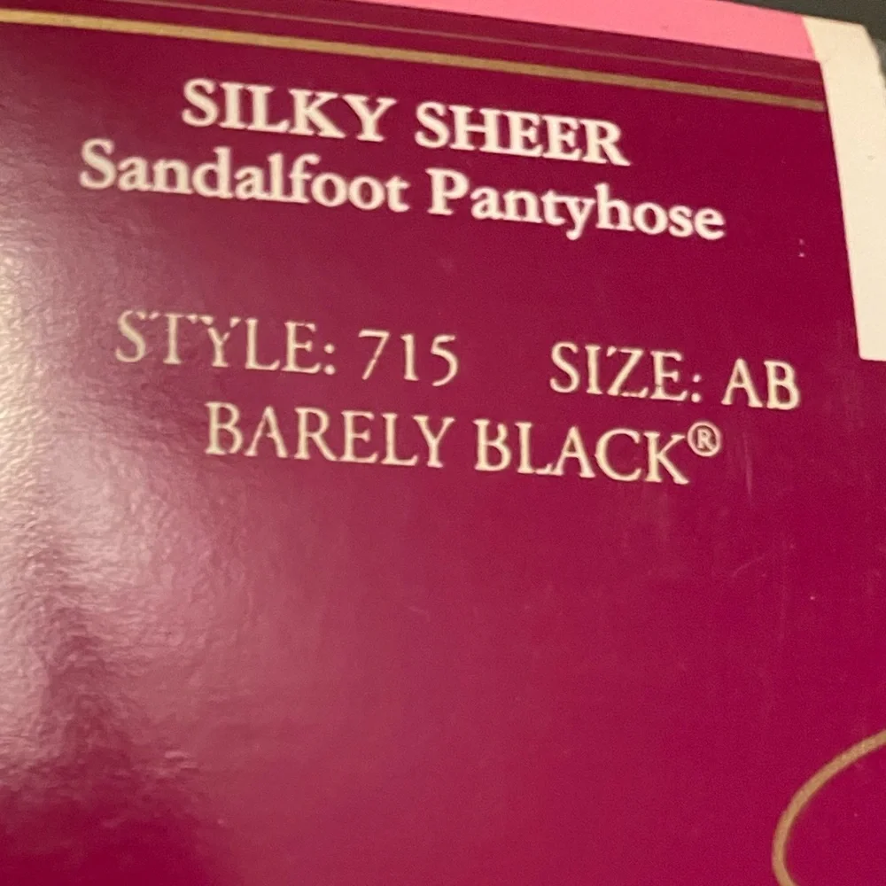Hanes SILKY SHEER Sandalfoot Pantyhose STYLE: 715 SIZE: AB BARELY BLACK